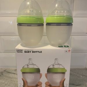 4 comotomo 5oz bottles